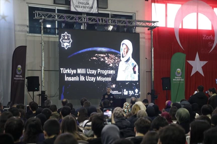 Astronot Alper Gezeravcı Bursa İnegöl’de öğrencilerle buluştu