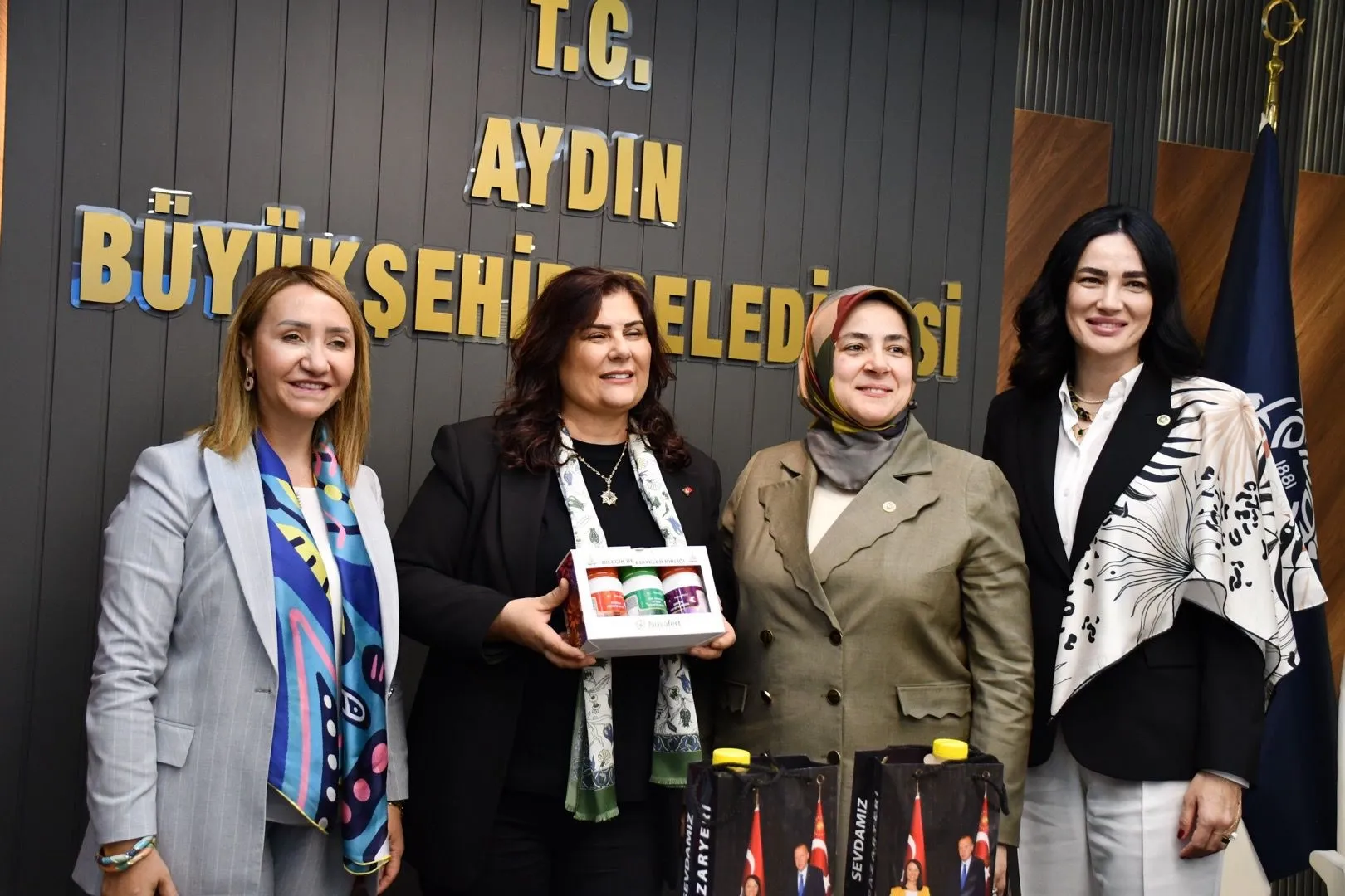 AK Partili kadın belediye başkanları Aydın’da buluştu