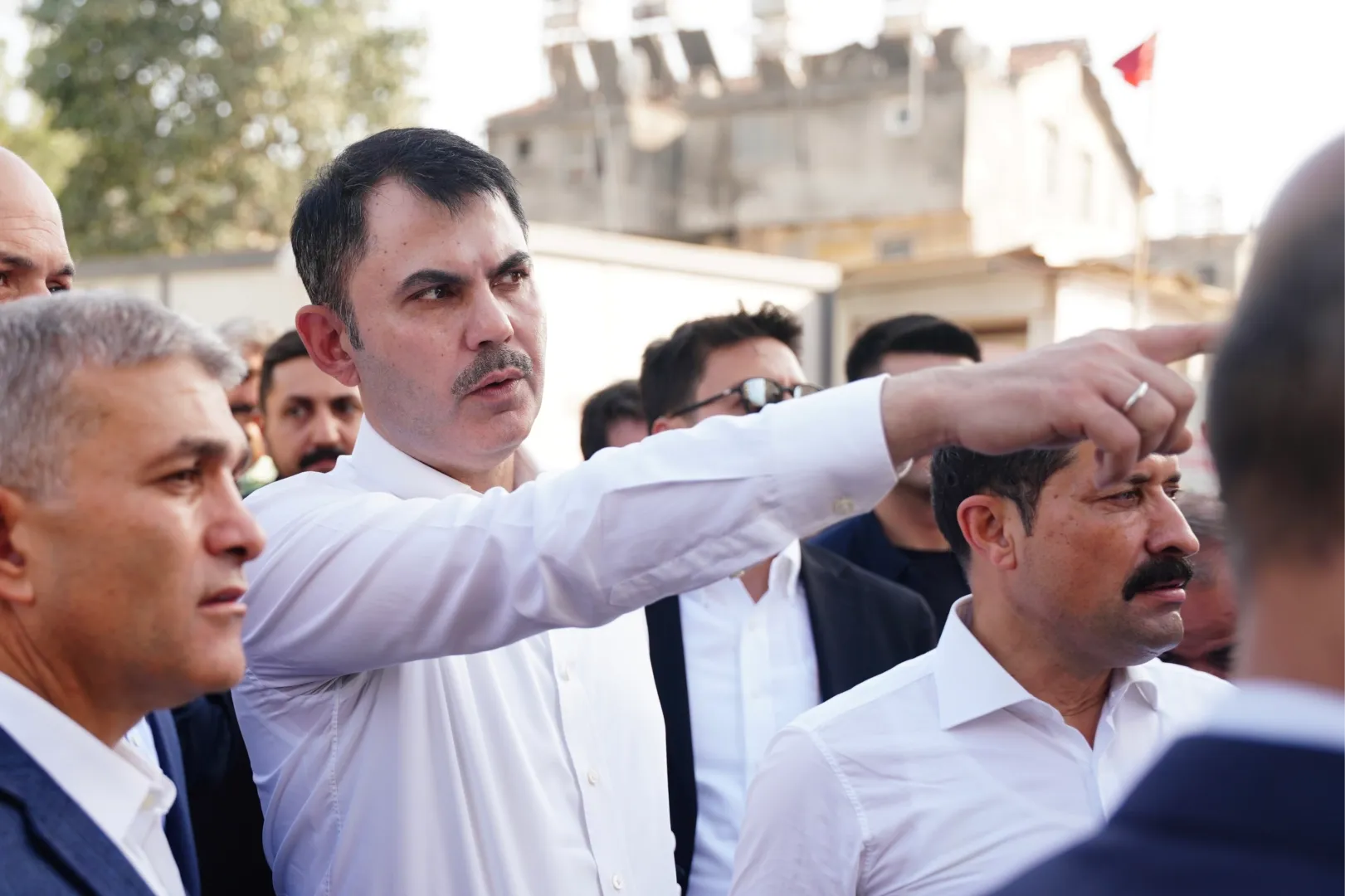 Zılgıtlarla karşılanan Bakan Kurum, Uzun Çarşı için talimat verdi!