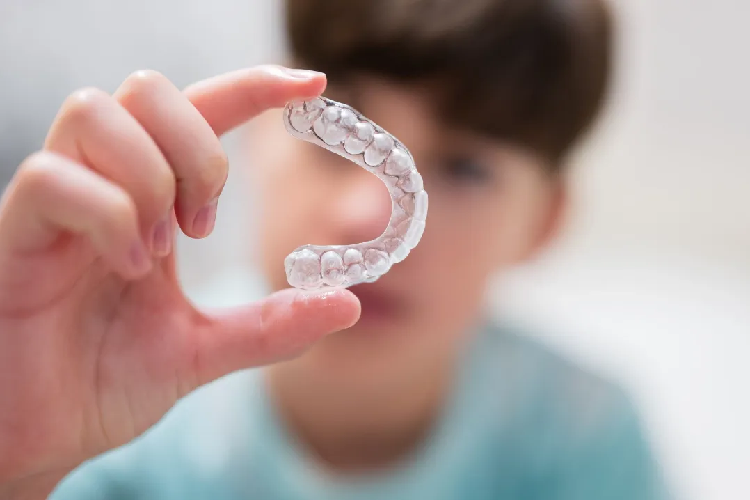 Çocukların diş tedavisinde şeffaf plaklar dönemi