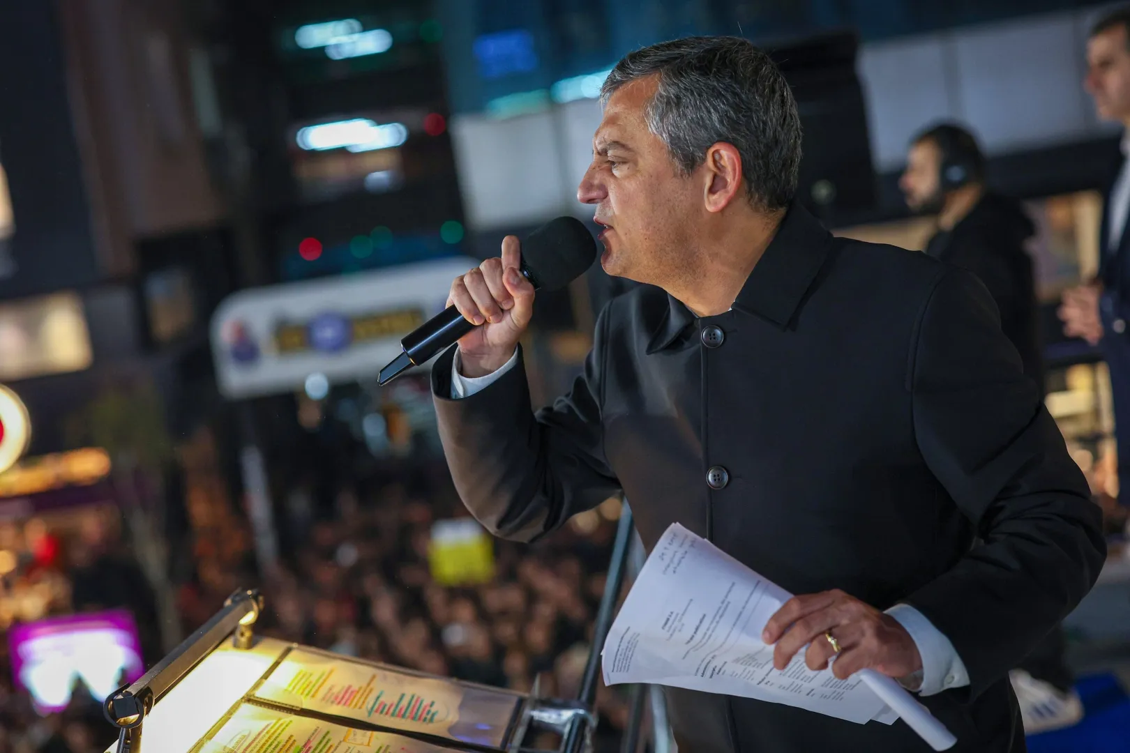 Özgür Özel hakkında 