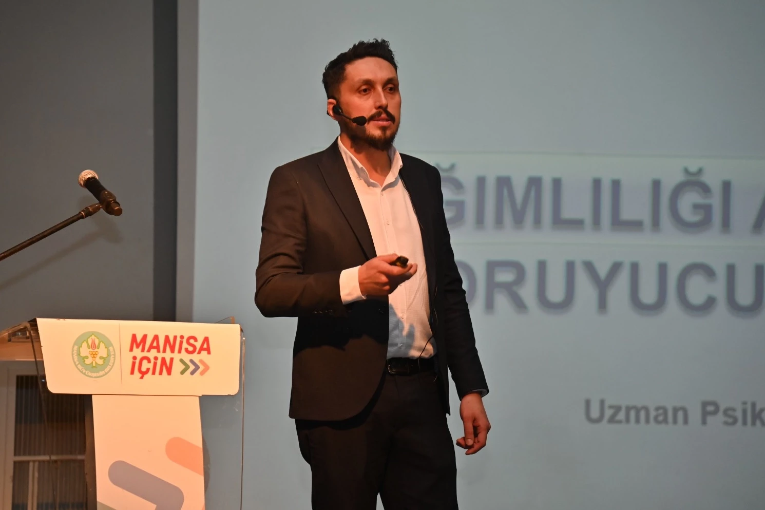 Manisa’da “Bağımlılıktan Özgürlüğe” paneli düzenlendi